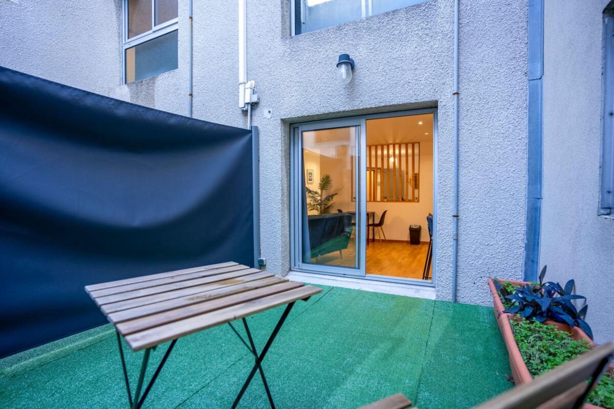 Atlas -Elix 100M Gare - Vue Remparts -Terrasse Avignon Exterior photo